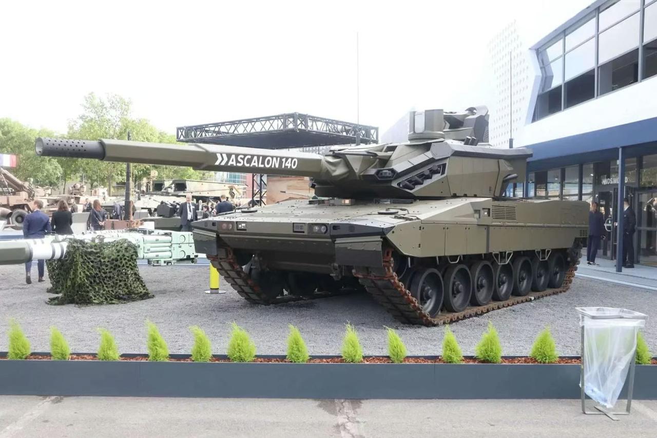 Fransa Leopard tabanlı yeni tankı değerlendiriyor