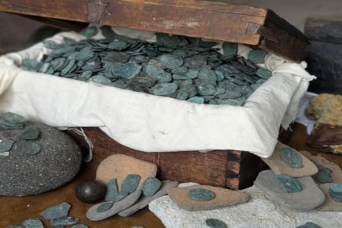 300 yıllık İspanyol gemisinden 1 milyon dolarlık hazine çıktı