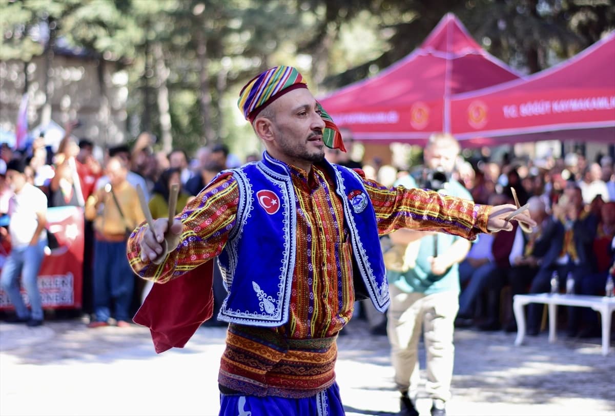 Her çadır geçmişle gelecek arasında köprü