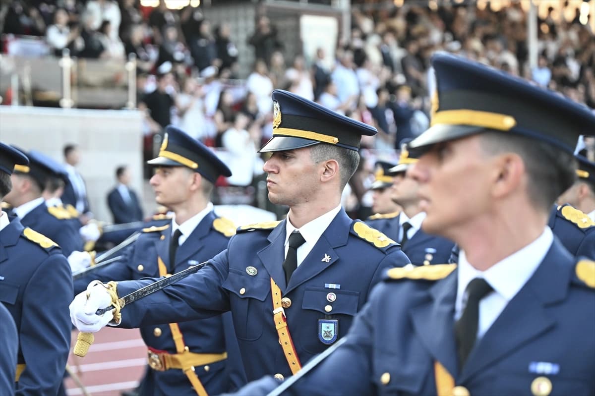 Türk Silahlı Kuvvetleri'ne taze kan | Genç Teğmenler ordu saflarına katıldı