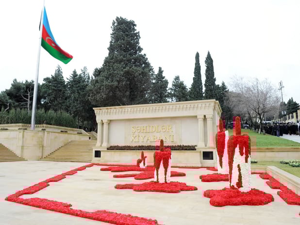 Bakü'de 'Kanlı Ocak' şehitleri 36. yılında anılıyor
