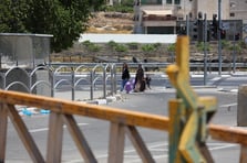 İsrail Batı Şeria'da hayatı felç etti: Ambulanslar engellendi, siviller toprak yollara mahkum oldu