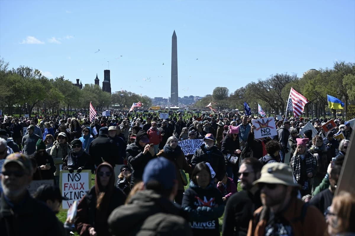 Milyonlarca ABD'li Trump'a "Kral değilsin" demek için sokağa çıktı
