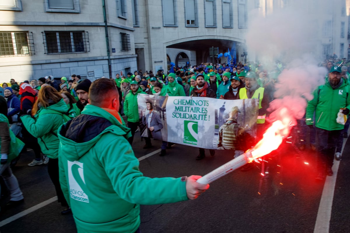 Brüksel'de havayolu çalışanları beşinci kez greve gitti - Belga