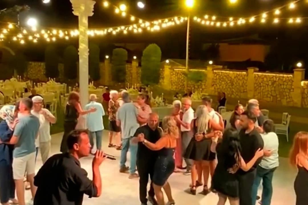 Nikahtan son anda vazgeçen damat adayı, "gelinsiz düğün" yaptı