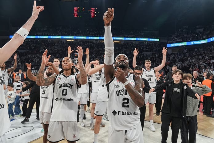 Beşiktaş derbide Fenerbahçe'yi mağlup etti: Galibiyet serisi 14 maça çıktı