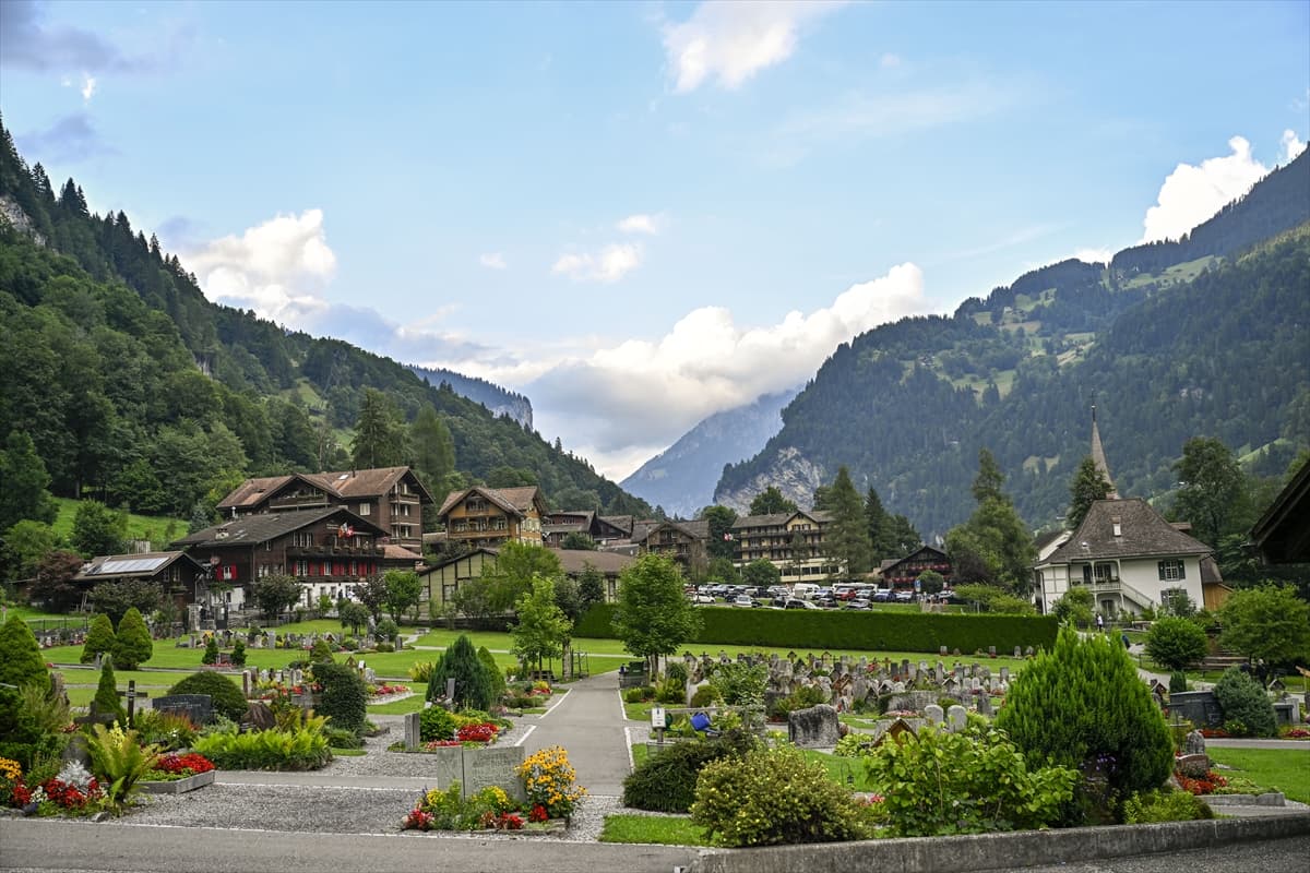 Alpler'in ortasında düşsel bir vadi: Lauterbrunnen