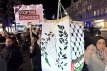 Berlin’de Anlamlı Eylem: Gazze’deki Çocuklar İçin Fenerler Yandı