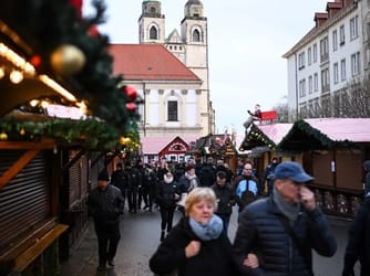 Poland Foils Christmas Market Plot