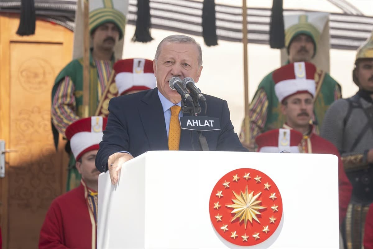 Cumhurbaşkanı Erdoğan Malazgirt Zaferi etkinliklerinde: Birlik ve kardeşlik vurgusu