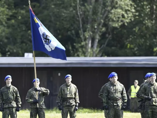 Finlandiya Hava Kuvvetleri gamalı haçı kaldırıyor