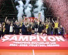 VakıfBank, seride Fenerbahçe'yi mağlup ederek Sultanlar Ligi şampiyonu oldu