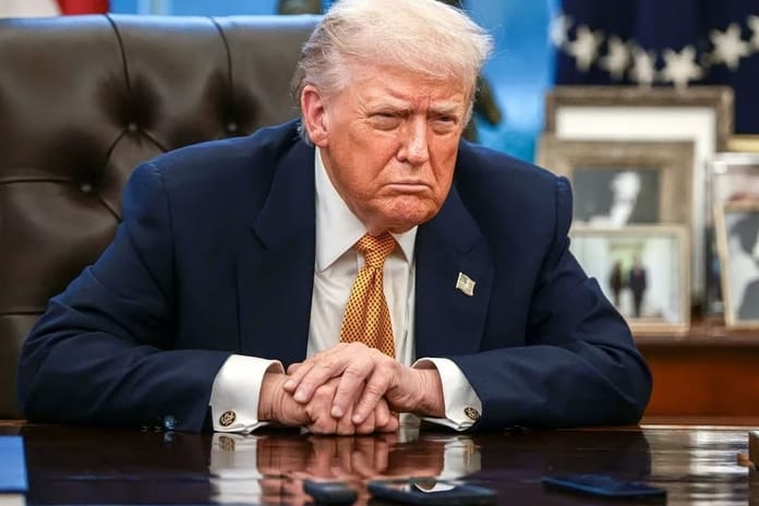 Trump'tan İran'a sert tehdit: Savaş gemilerimiz yolda