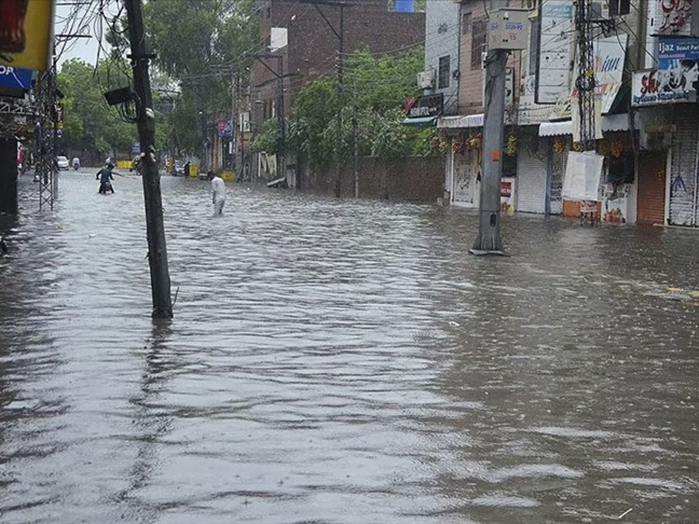 Pakistan'da sel felaketi: En az 351 ölü