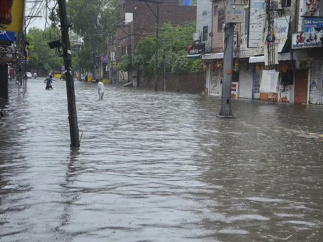 Pakistan'da sel felaketi: En az 351 ölü