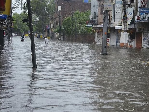 Pakistan'da sel felaketi: En az 351 ölü