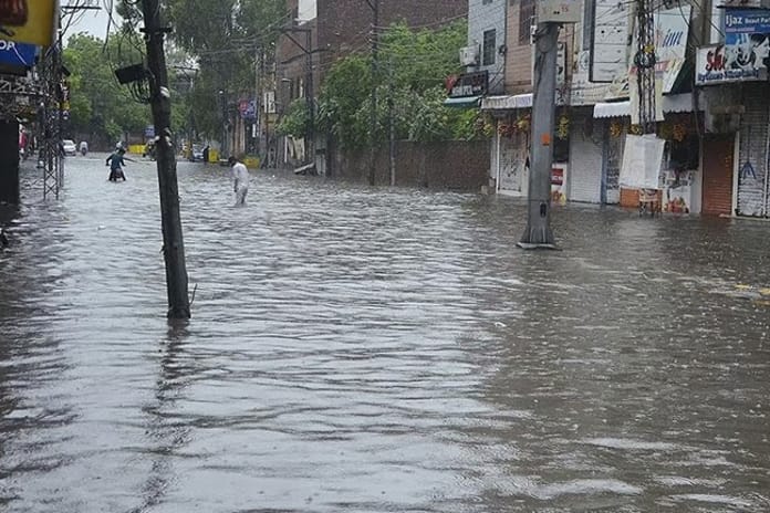 Pakistan'da sel felaketi: En az 351 ölü