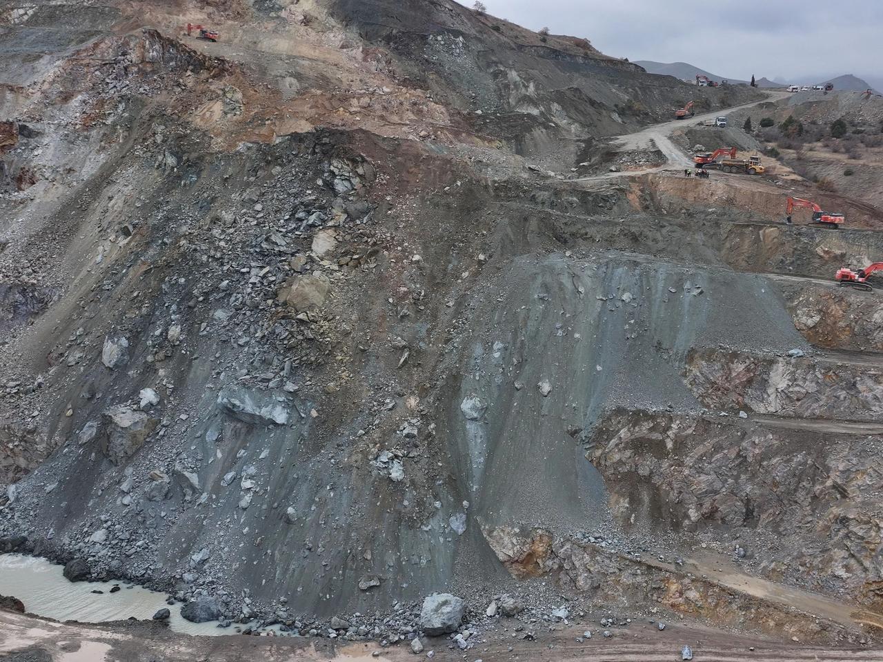 Taş madeni göçüğünde işçi 22 gündür aranıyor