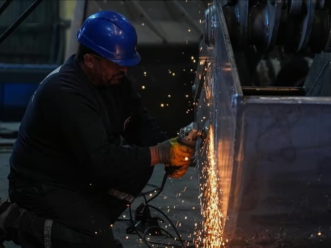 Ücretli çalışan sayısı yüzde 2,4 arttı