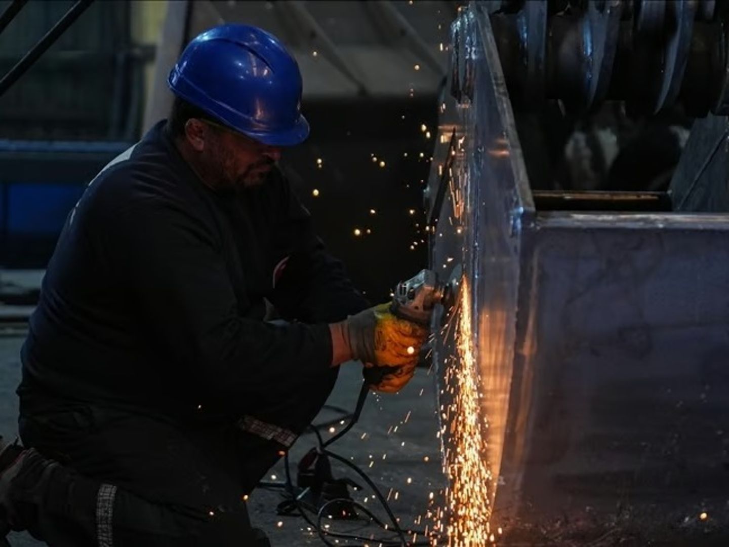 Ücretli çalışan sayısı nisanda yıllık bazda yüzde 2,4 artarak 15,7 milyon oldu