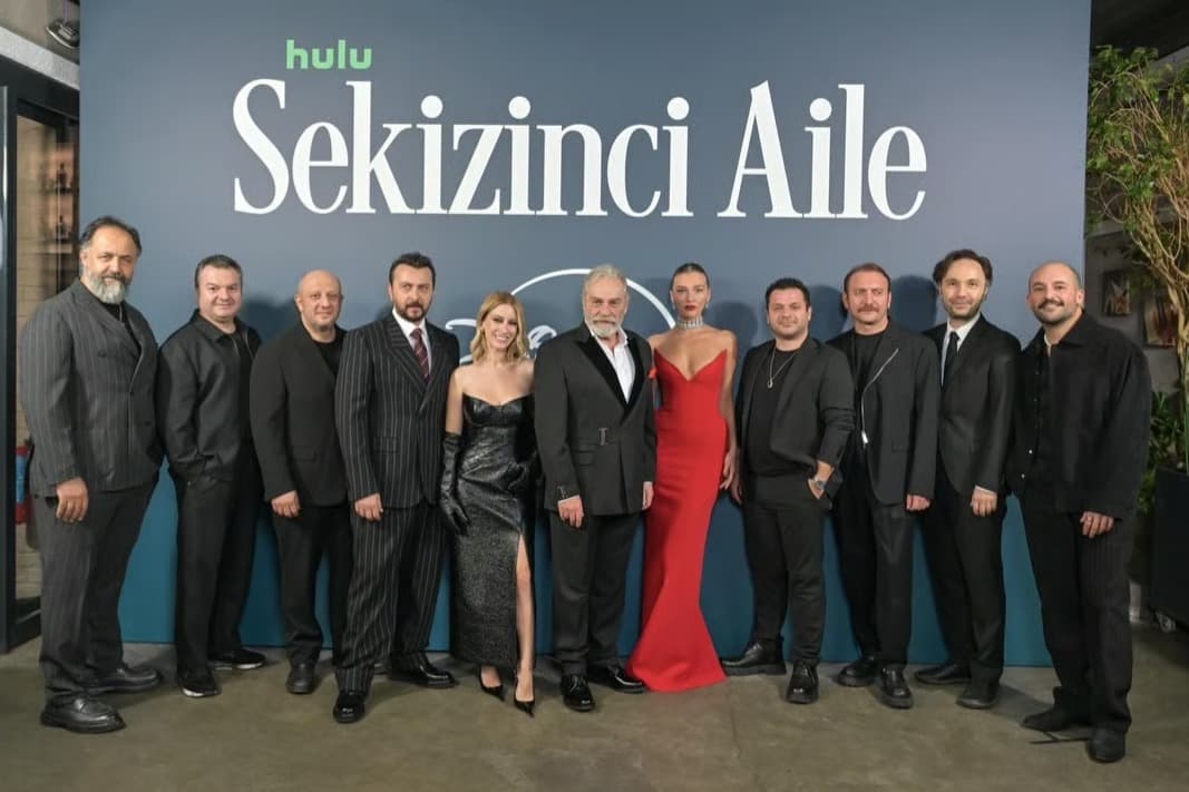 Haluk Bilginer ve Hazal Kaya hayranlarına kötü haber! Sekizinci Aile'nin 2. sezonunu bitiren neden ortaya çıktı