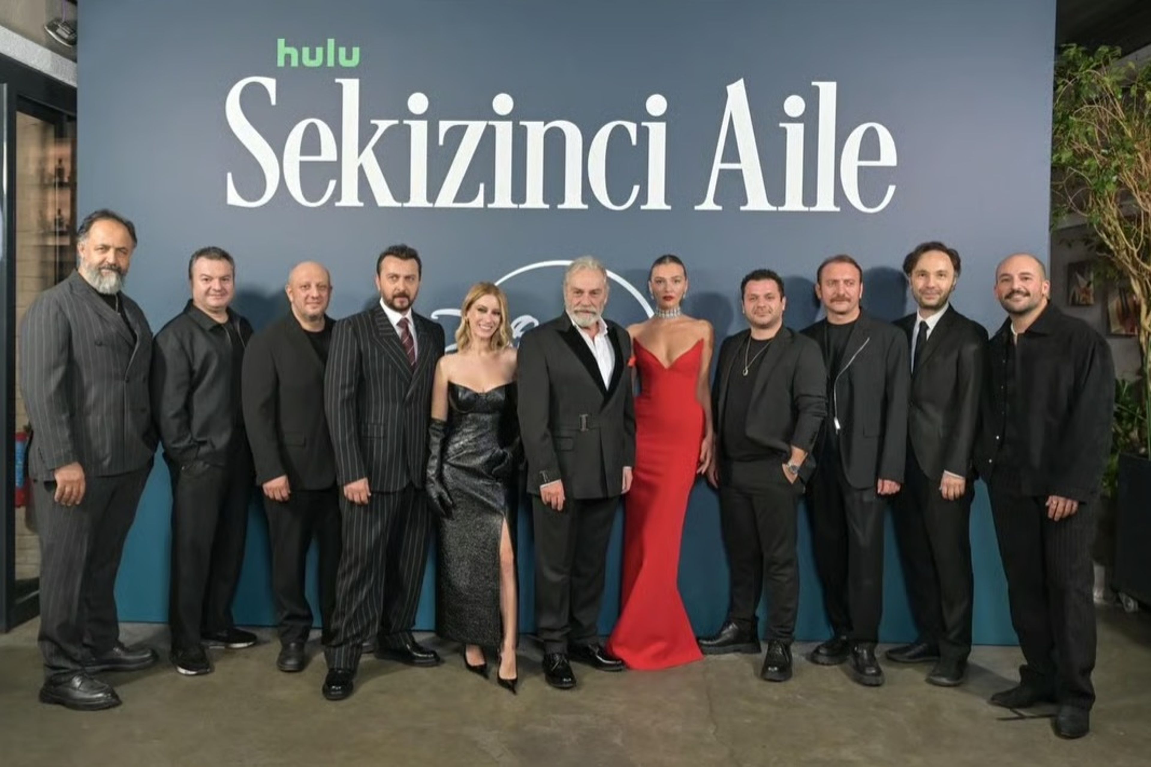 Haluk Bilginer ve Hazal Kaya hayranlarına kötü haber! Sekizinci Aile'nin 2. sezonunu bitiren neden ortaya çıktı