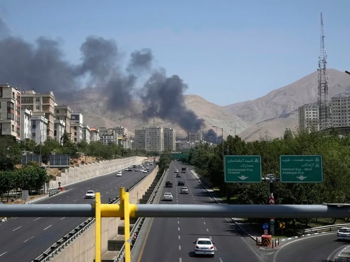 İsrail Tahran’daki İran Devlet Televizyonu'nun binasına saldırı düzenledi