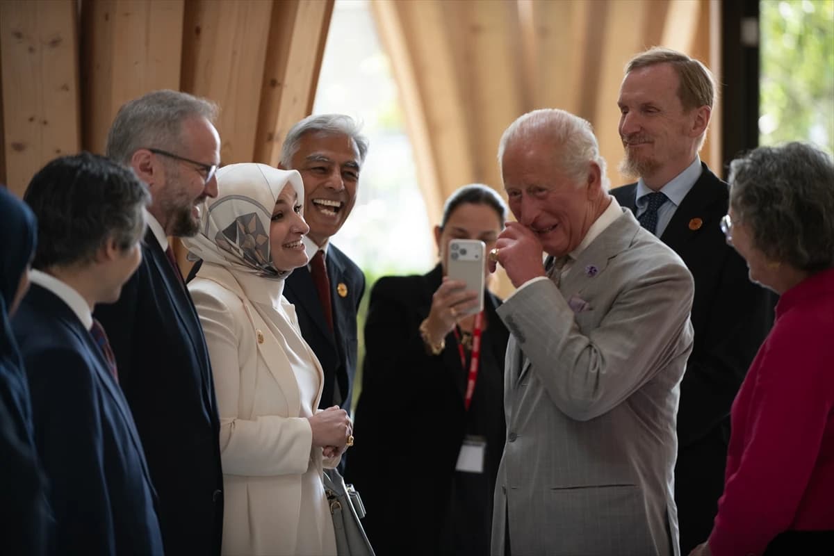 İngiltere Kralı 3. Charles Cambridge Merkez Camisi'ni ziyaret etti
