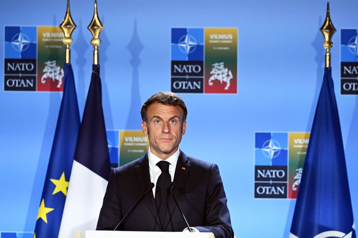 Macron, NATO üyeleri arasında ticaret savaşı yapmanın "saçmalık" olduğunu söyledi