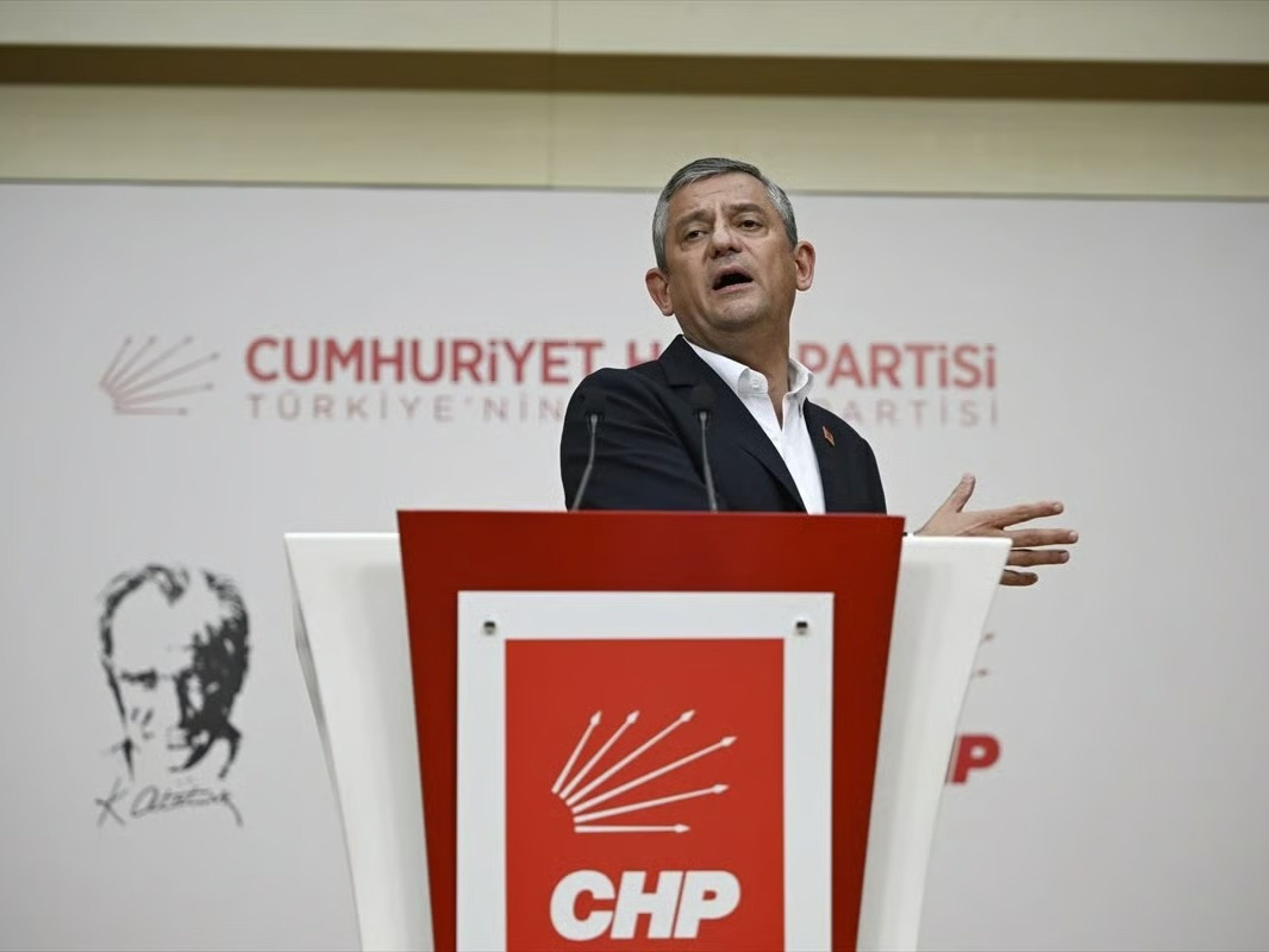 Özgür Özel CHP Grup Başkanı oldu!
