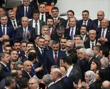 Meclis'te 'yemin' krizi! AK Partili vekillerle CHP'li vekiller birbirine girdi