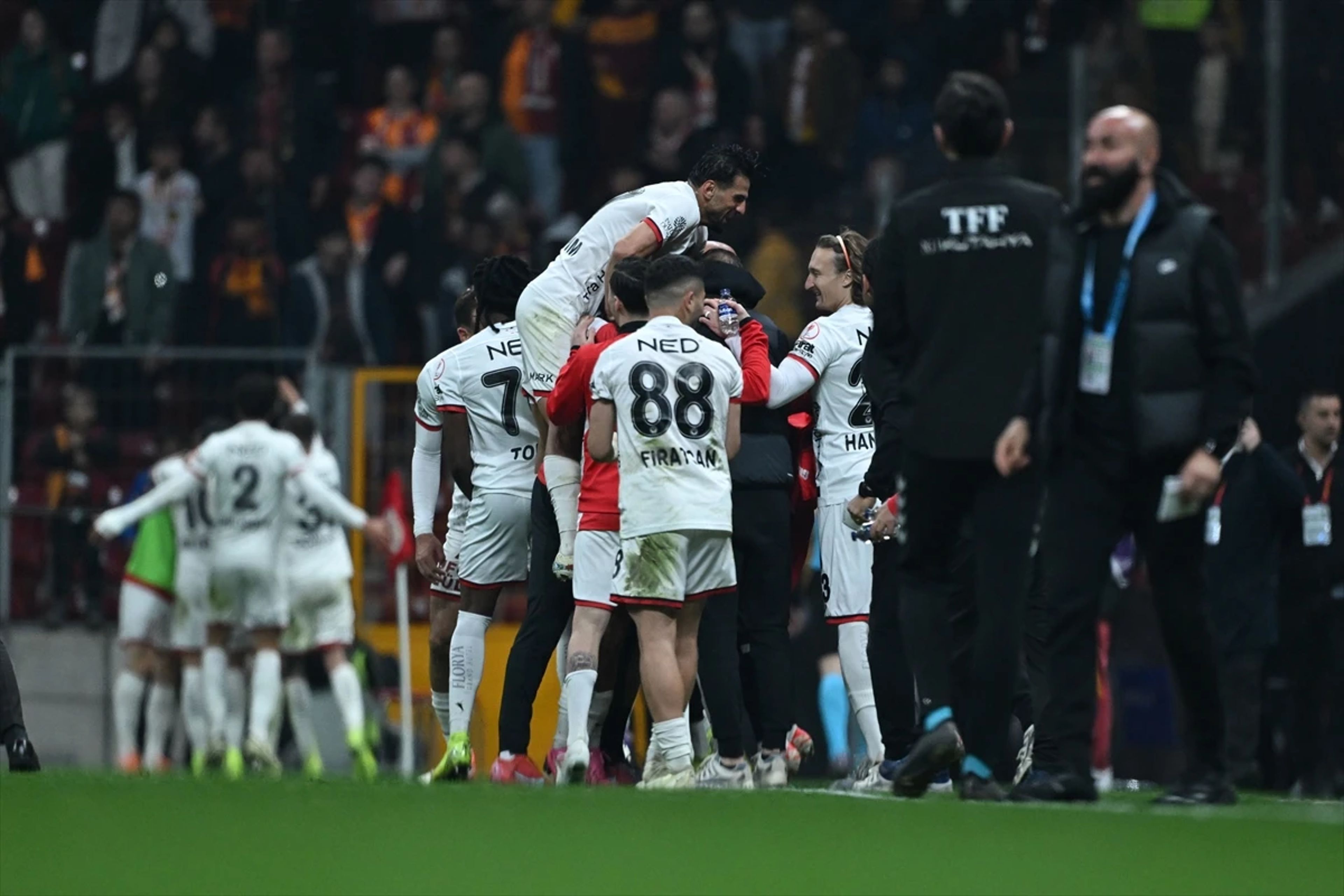 Traore hatayı değerlendirdi