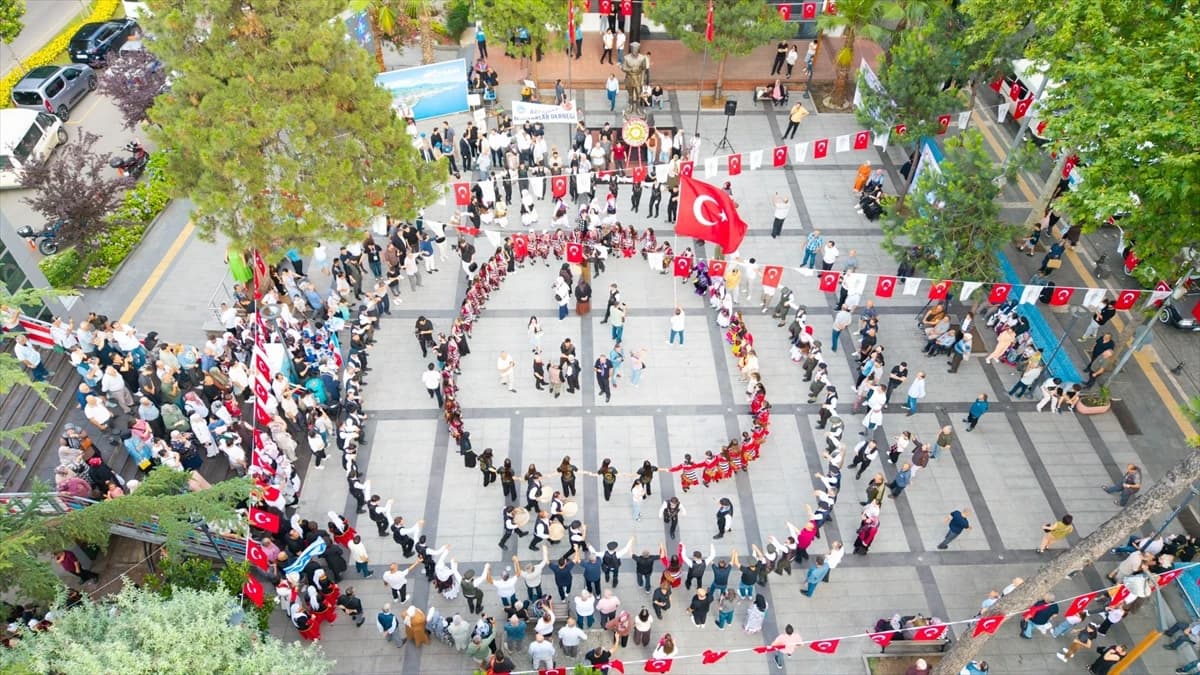 Karadeniz’de kültürlerin buluşması: 34. Uluslararası Akçaabat Festivali coşkuyla sürüyor