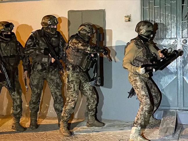 İzmir, Ankara ve İstanbul’da Uyuşturucu Operasyonu: 1,9 milyon adet hap ele geçirildi
