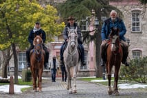 İspanya'dan at sırtında yola çıkan hacı adayları Kabe'ye ulaştı