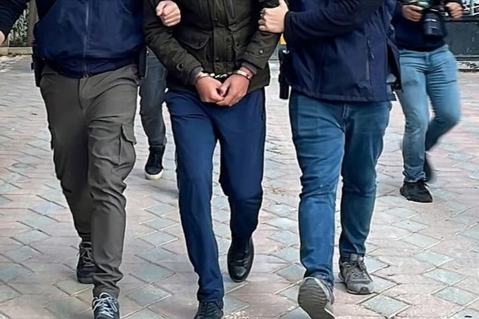 Terör örgütü DEAŞ'a yönelik operasyonlarda 298 şüpheli yakalandı