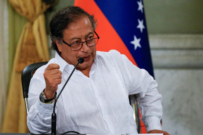 Petro'dan ABD'ye sert petrol eleştirisi