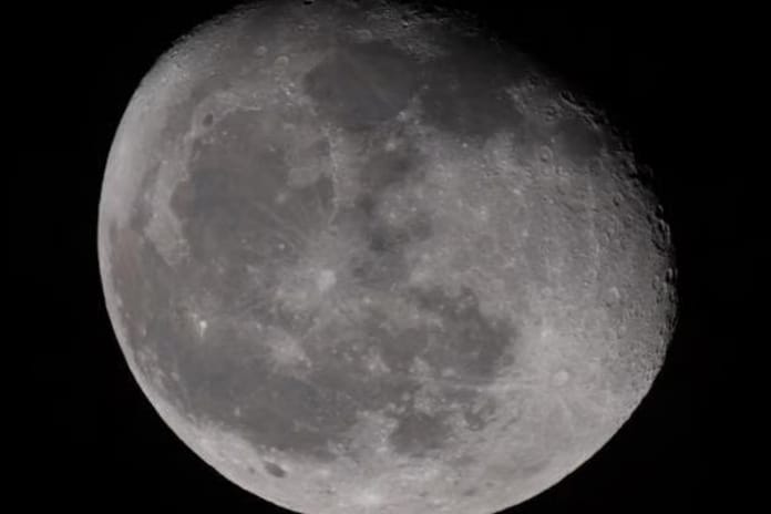 Ay’da büyük platin rezervleri olabilir