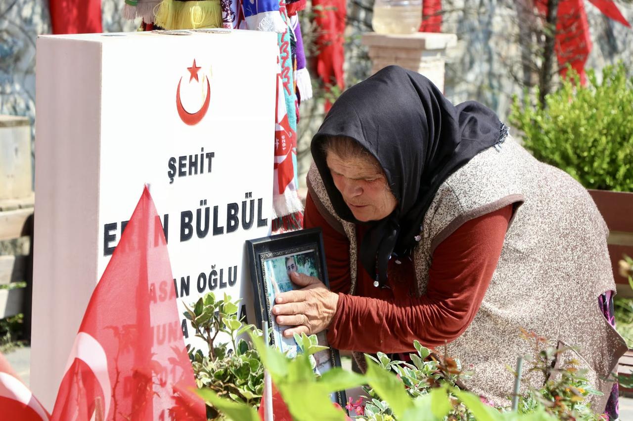 Eren Bülbül'ün annesi Terörsüz Türkiye sürecini destekliyor: Başka Eren'ler ölmesin
