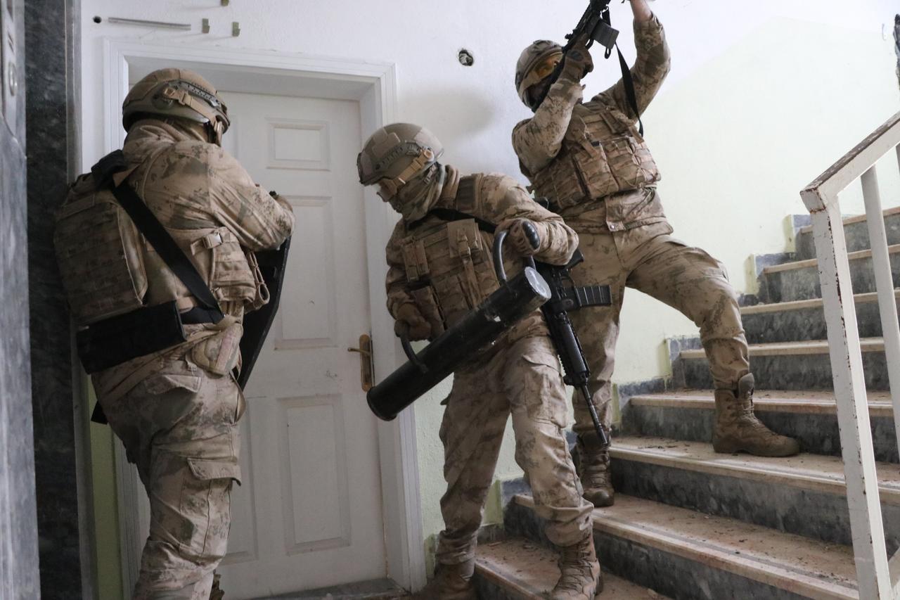 Yasa dışı bahis ve nitelikli dolandırıcılık operasyonu: 24 tutuklama