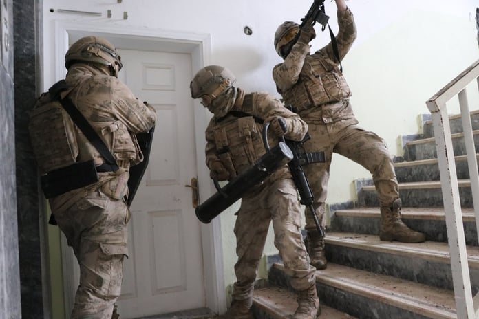 Jandarma'dan 18 ilde DAEŞ operasyonu: 39 şüpheli yakalandı