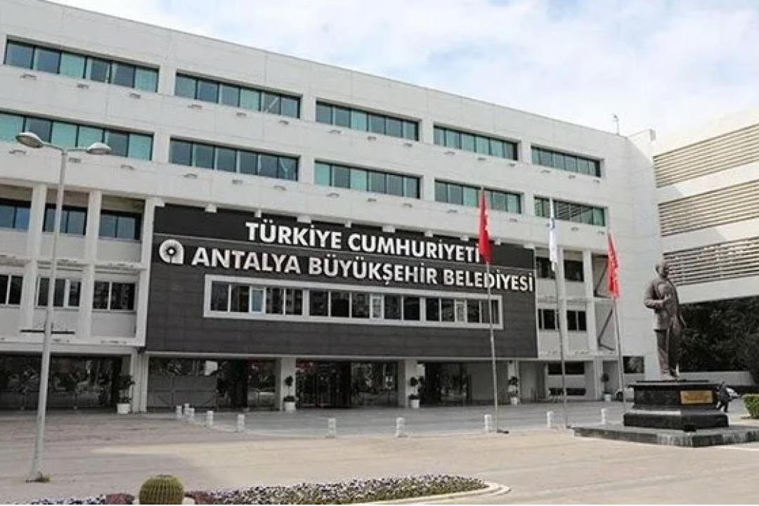 Antalya Büyükşehir Belediyesi'ne operasyon