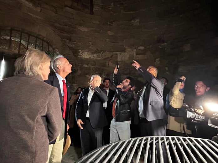 Tolstoy'un yeğeni, atasının tutulduğu Yedikule Zindanları'nı ziyaret etti