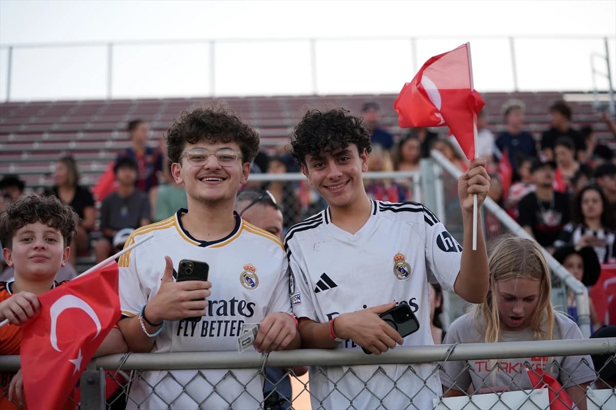 Real Madrid formalarıyla geldiler