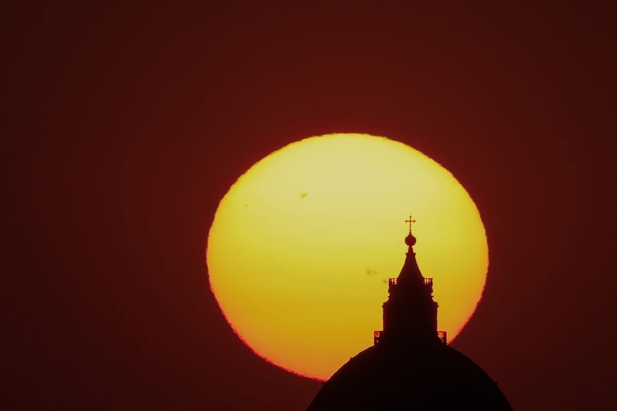 Kırmızının bin bir tonu: Roma'da bir gün batımı...
