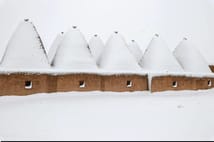 Tarihi Harran’da kartpostallık kar manzarası: Kümbet evler beyaza büründü