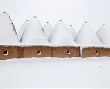 Tarihi Harran’da kartpostallık kar manzarası: Kümbet evler beyaza büründü