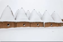 Tarihi Harran’da kartpostallık kar manzarası: Kümbet evler beyaza büründü