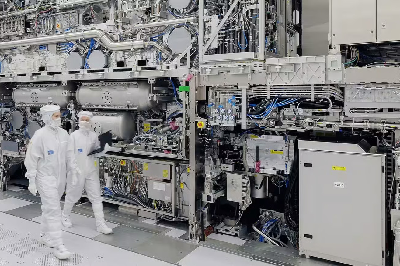 China Aims to Build Domestic Rival to ASML