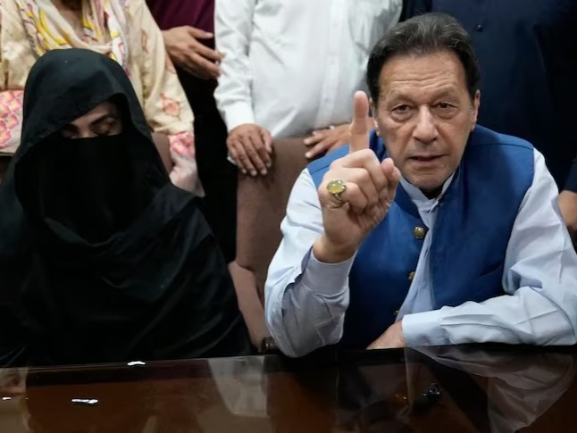 İmran Han ve eşi devlet hediyeleri davasında 17 yıl hapis cezasına çarptırıldı